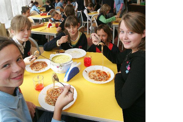 Kraków: obiady w stołówkach mają podrożeć o ok. 2 złote