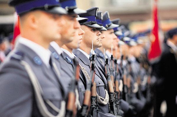 Rośnie liczba chętnych do pracy w policji