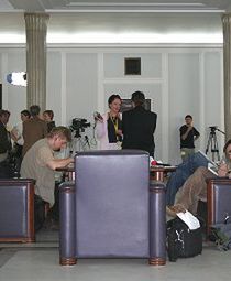 Posłowie walczą o reputację