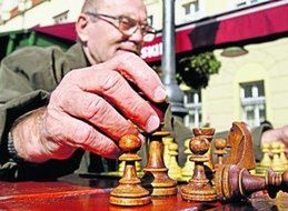 Gdzie wrocławscy seniorzy mogą pograć w szachy?