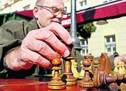 Gdzie wrocławscy seniorzy mogą pograć w szachy?