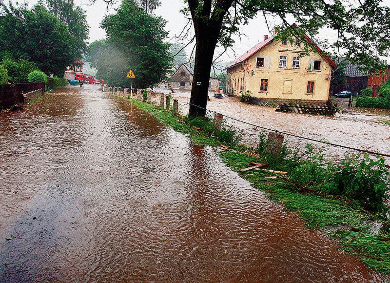 Pół miliona złotych na zalane drogi