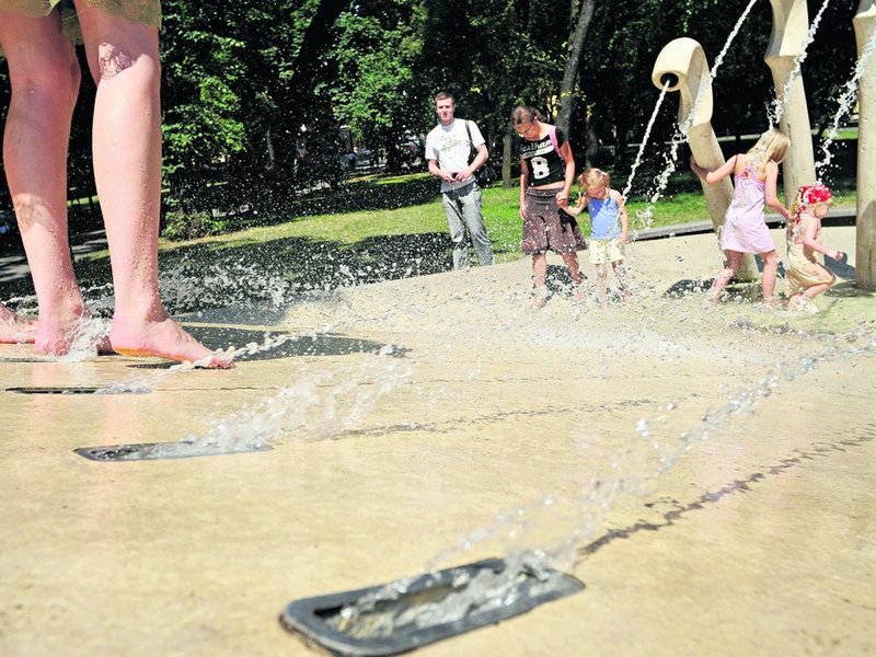 Niezdrowe kąpiele w fontannach