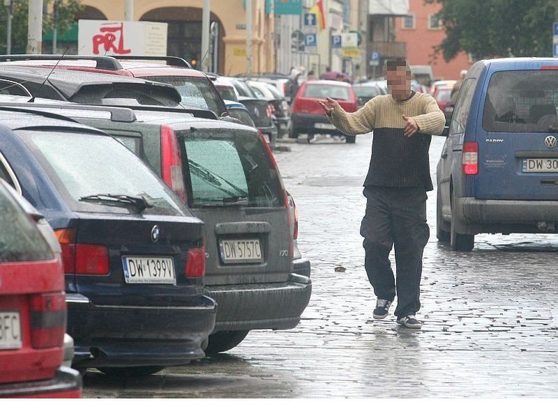 Przez stare parkomaty przepłacamy za postój