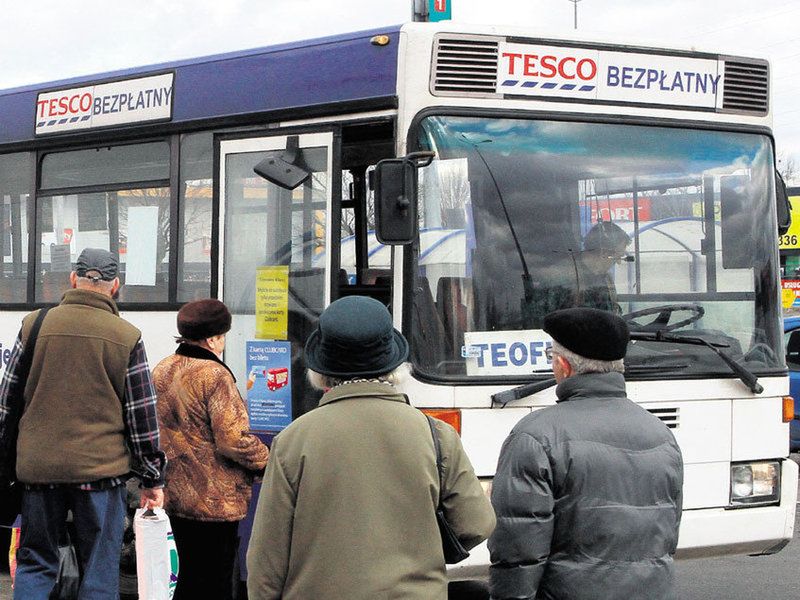 Tesco zlikwiduje darmowe autobusy?