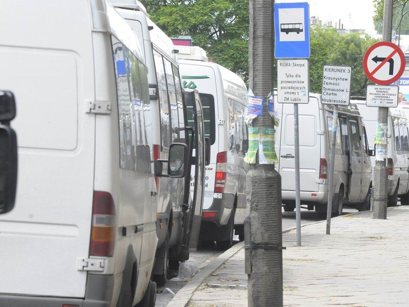 Kierowca busa pomylił bagaże. Pasażer walczy o zwrot odszkodowania