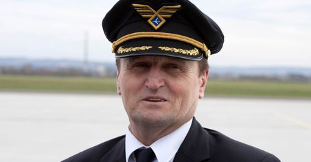 Kapitan Tadeusz Wrona wyrzucony z LOT i... znów przyjęty. Nagła zmiana decyzji