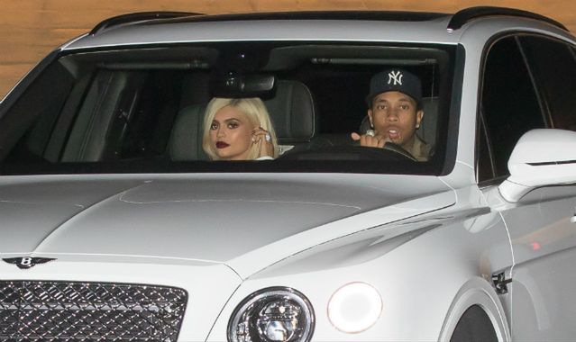 Tyga stracił ferrari, ale dostał od Kylie Jenner bentleya