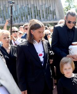 W żałobie pomógł mu przyjaciel. Kim jest syn Kory?