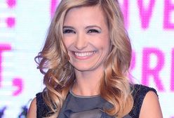 Uśmiechnięta Koroniewska w centrum handlowym