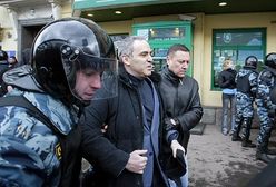 Garri Kasparow zwolniony z aresztu