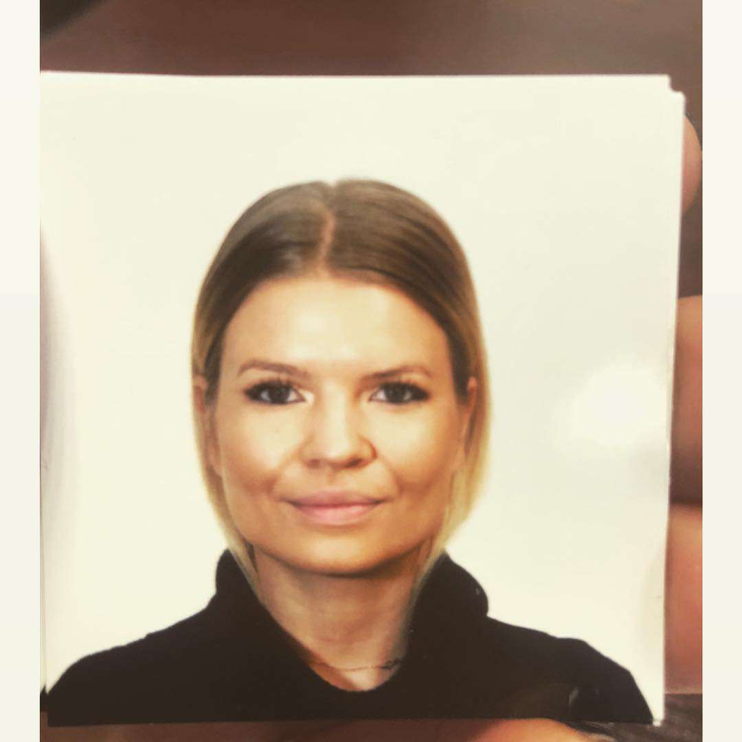Marta Manowska - zdjęcie do dokumentów