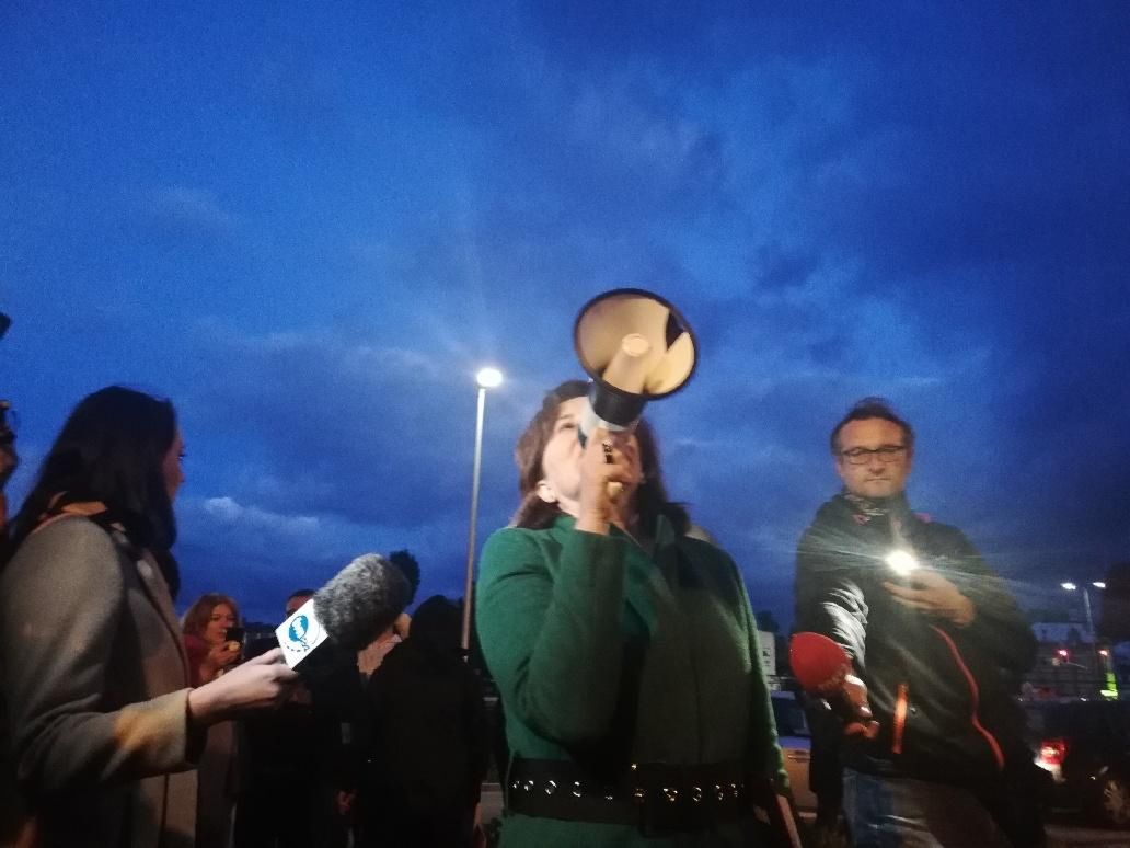 Działacze Wiosny zorganizowali projekcję filmu Sekielskiego dla abp Głódzia