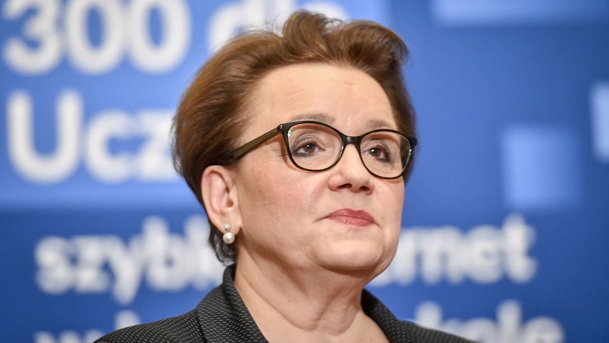 MEN poinformował, że w czwartek wszystkie szkoły przystąpiły do egzaminów. Na zdj. minister edukacji Anna Zalewska