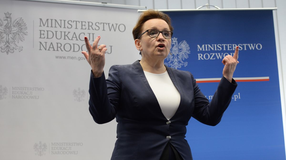 Minister edukacji Anna Zalewska ma kolejny powód do zmartwień. Związki zawodowe nauczycieli łączą siły