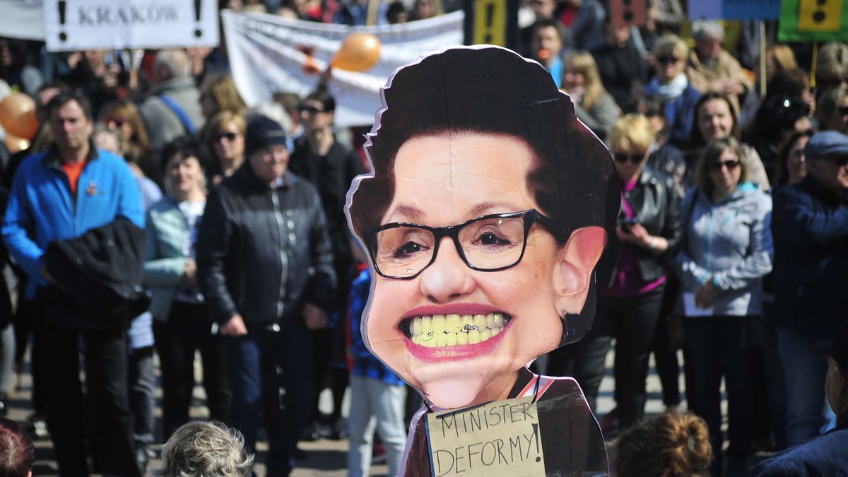 Czarne chmury zbierają się nad minister edukacji Anną Zalewską. 