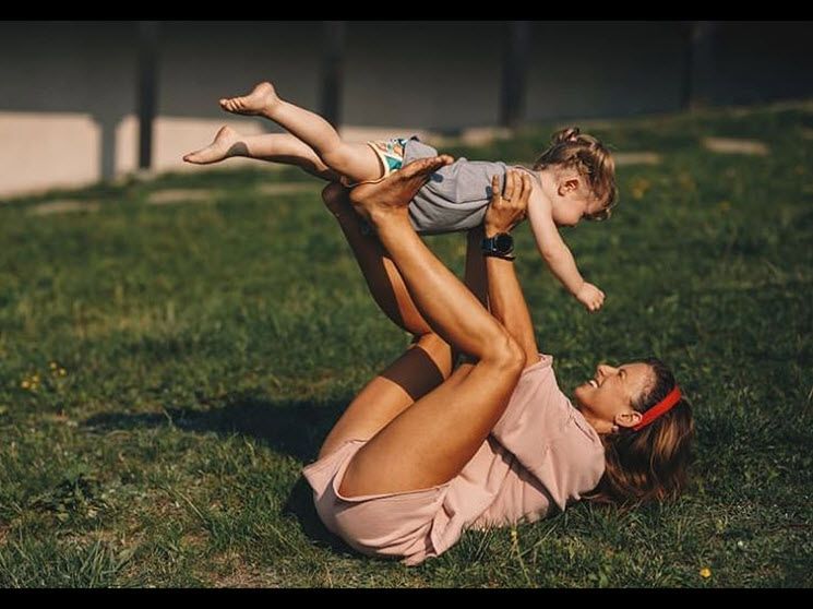 Anna Lewandowska ćwiczy z wózkiem. Inne mamy niedowierzają