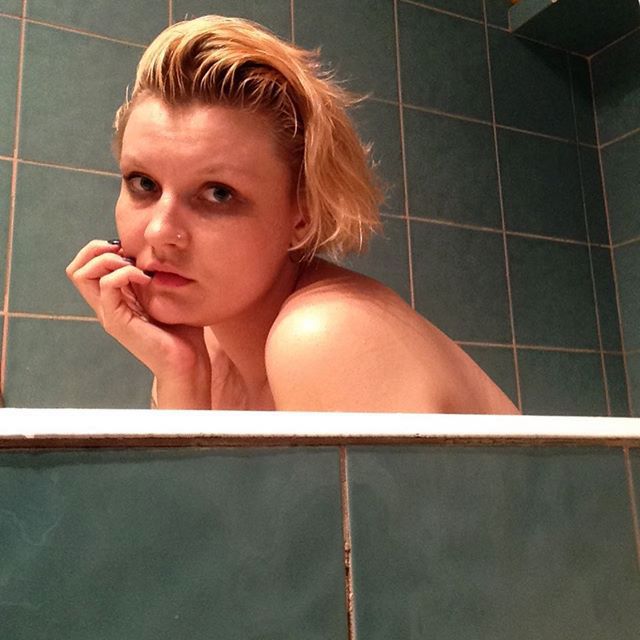 Klaudia nie pisze, że "jej stan jest krytyczny", tylko że chce jej się od tego wszystkiego rzygać