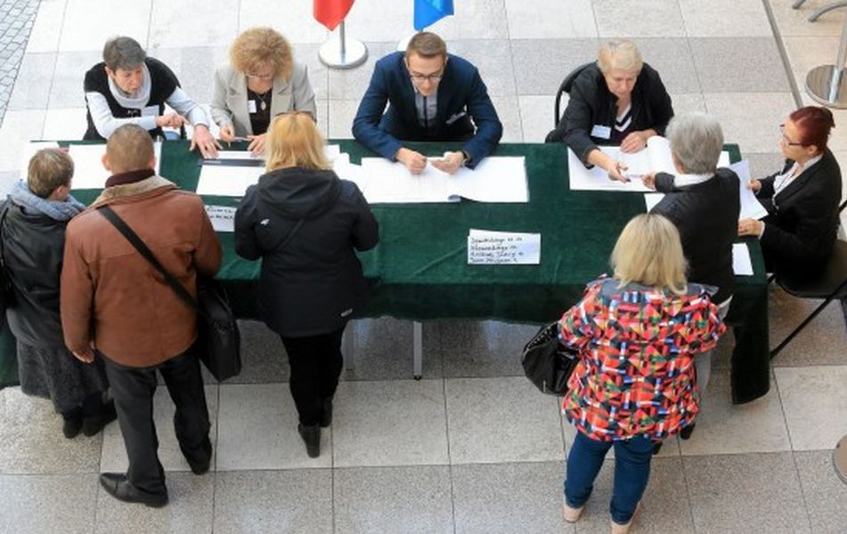 Referendum w Wieliszewie nieważne, Ożarów przeciw metropolii, Podkowa Leśna za samodzielnością