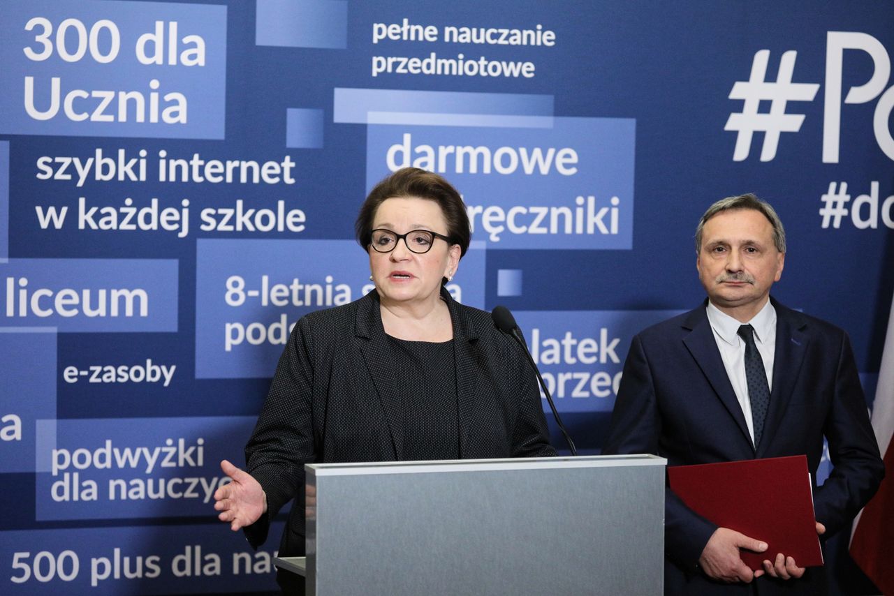 Strajk nauczycieli 2019. Anna Zalewska powiedziała, że egzaminy przebiegają bez zakłóceń