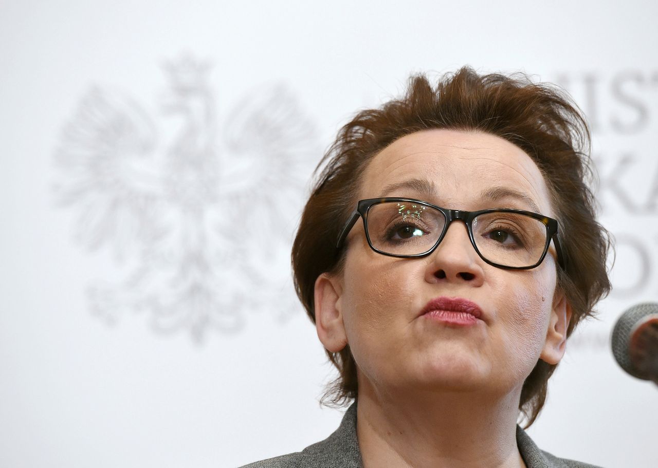 Strajk nauczycieli. Minister Zalewska apeluje: Bądźcie przy swoich uczniach
