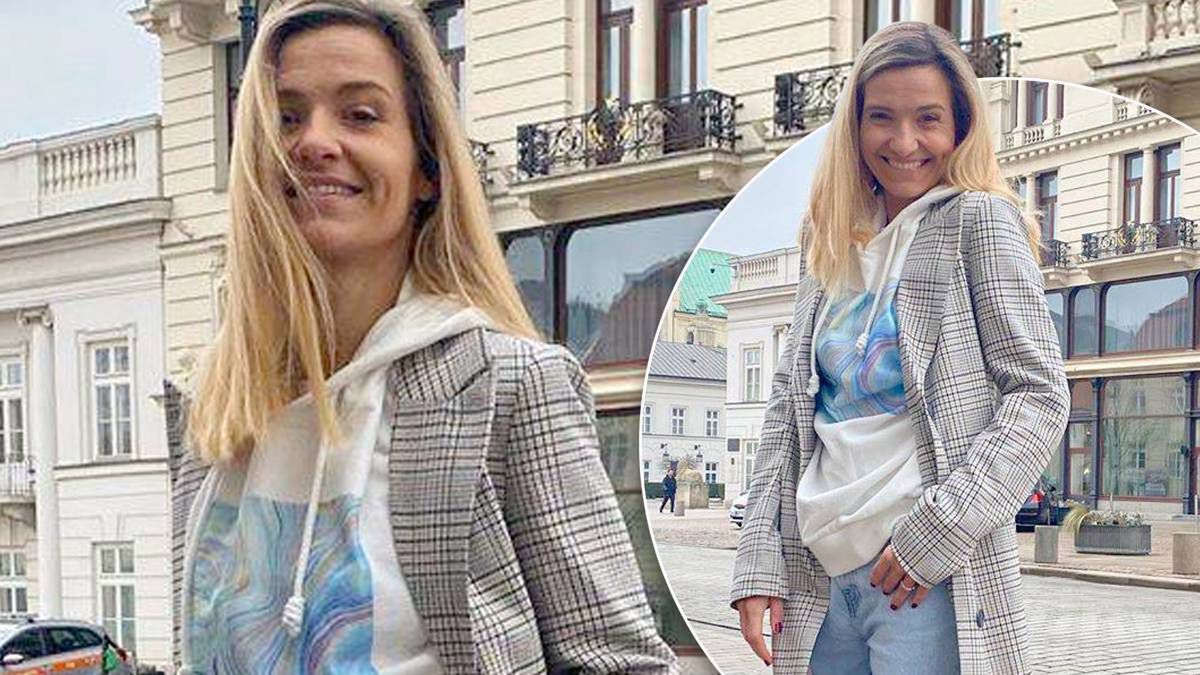 Joanna Koroniewska cała w stylizacji z sieciówki. Jej modny komplet jest już na wyprzedaży – cena spadła o 25%