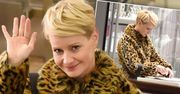 Ikona stylu! Małgorzata Kożuchowska śmiga po centrum handlowym w oldskulowych białych kozakach w szpic i futerku w panterkę!