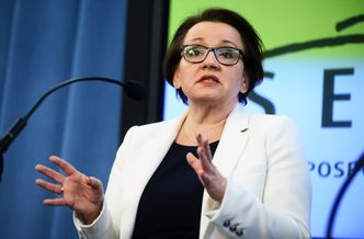 Zalewska podpisała podwyżkę dla nauczycieli. Pensje wzrosną o 166 zł brutto