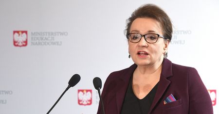Anna Zalewska proponuje nauczycielom szybkie podwyżki. ZNP nie wierzy minister i nadal grozi strajkiem