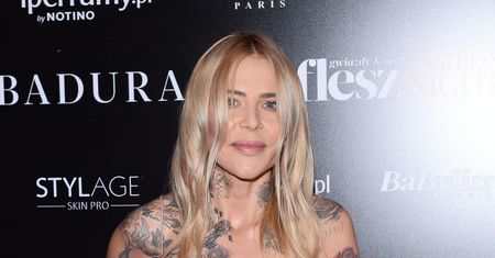 Maja Sablewska skąpana w złocie chwali się tatuażami. Wyszło sexy?
