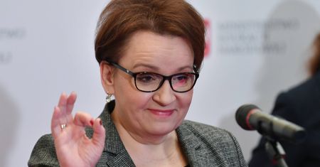 Anna Zalewska złoży pozew przeciwko Schetynie. Chodzi o sprawę PCK we Wrocławiu