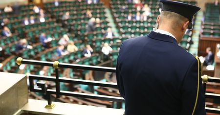 Podwyżki dla straży marszałkowskiej. Nowy dodatek do pensji