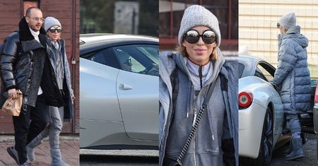 Ewa Chodakowska posyła uśmiechy fotoreporterom w drodze do ferrari za 800 tysięcy (ZDJĘCIA)