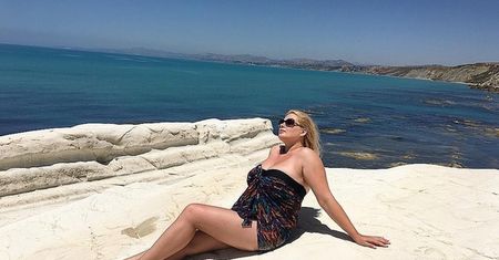 Elżbieta Romanowska kusi na rajskiej plaży. Co za figura!
