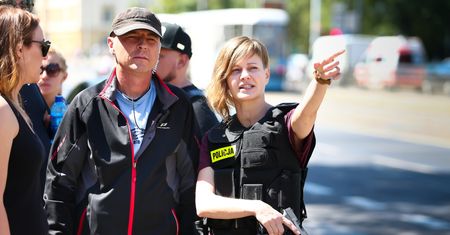 Małgorzata Kożuchowska biegała po Wrocławiu z karabinem. Wszystko dla Patryka Vegi
