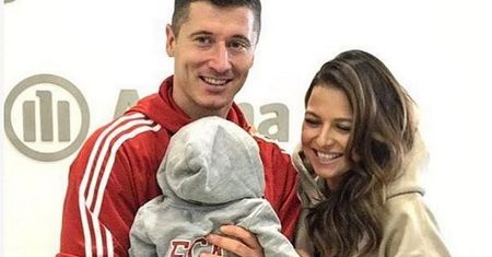 Dziewczyny Lewego kibicują. Klara w pełnej krasie