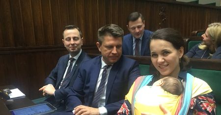 Posłanka przyszła do Sejmu z dzieckiem. Komentarze ludzi są bezlitosne
