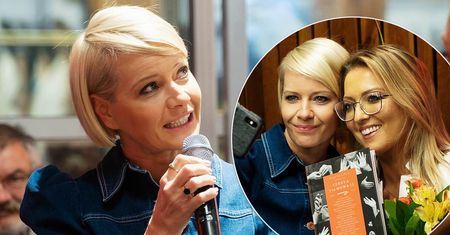 Małgorzata Kożuchowska cała w dżinsie promuje książkę Kingi Burzyńskiej. Ale figura!