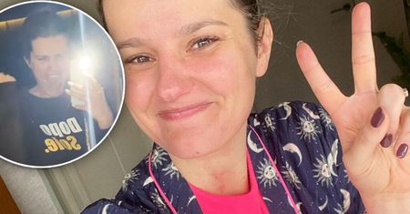 Zosia Zborowska niknie w oczach! Aktorka wróciła już do dawnej wagi i wcisnęła się w spodnie sprzed porodu. „Tak się jaram”