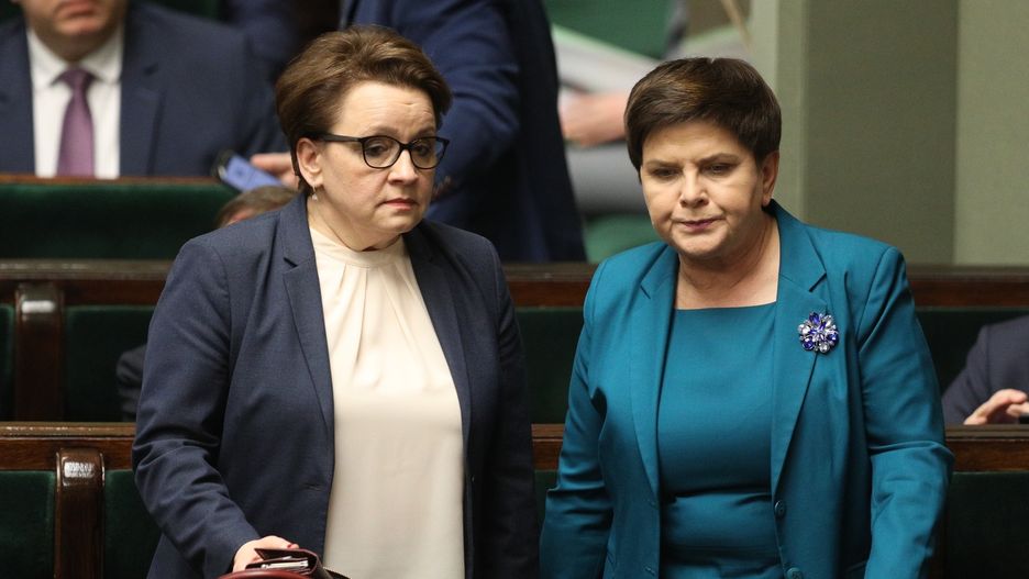 Propozycję zwiększenia pensum i podwyżek, jeszcze przed strajkiem, złożyła nauczycielom wicepremier Szydło