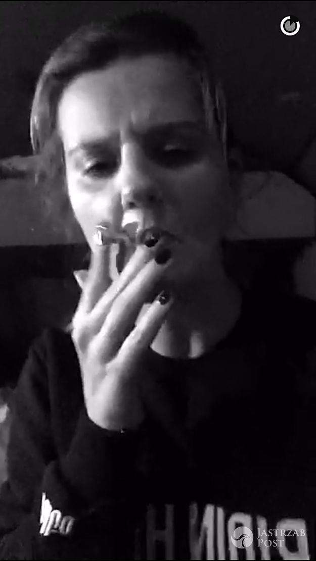 Zosia Zborowska na Snapchacie pali papierosy