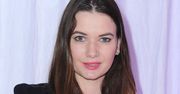 Karolina Malinowska eksponuje figurę w skórzanych spodniach. Połączyła brąz z dwoma odcieniami niebieskiego [zdjęcia]