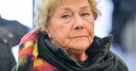 85-letnia Teresa Lipowska wyjechała odpocząć, a spotkały ją przykrości. Wszystko opisała: "Jestem przytrzymywana, wręcz obmacywana"