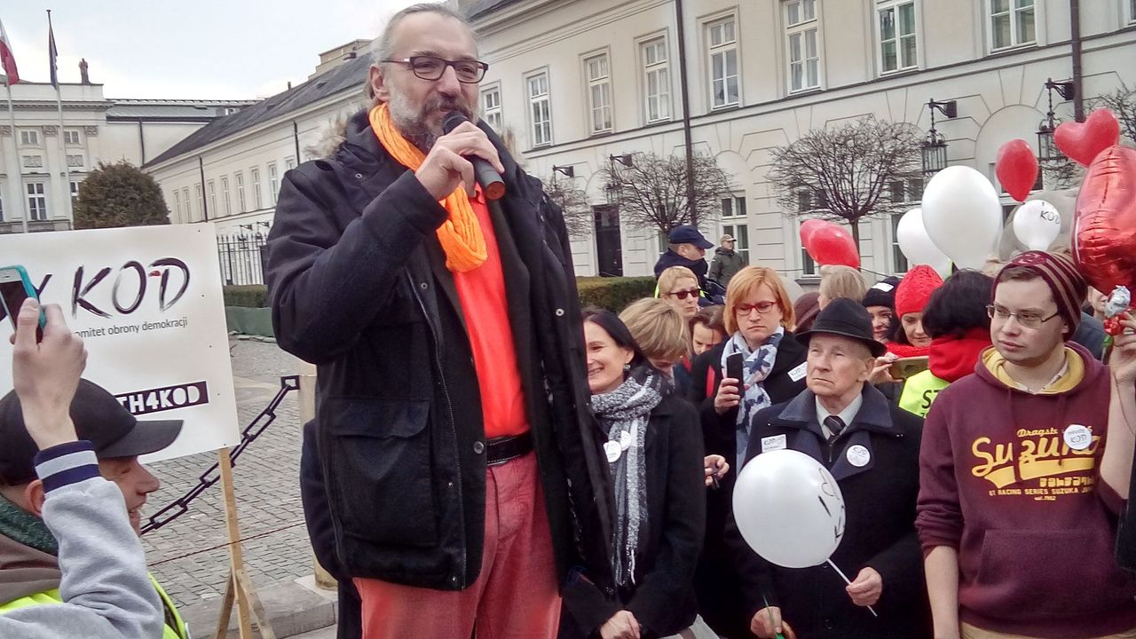 Masowe odejścia z KOD-u? "Ludzie wrzeszczący ze sceny zamiast kierować tłumem"