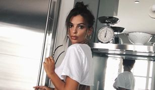 Emily Ratajkowski pokochała crop topy. Nosi je nie tylko w domu!