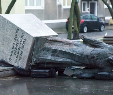 Przewrócili pomnik prałata Henryka Jankowskiego w Gdańsku. Jest akt oskarżenia