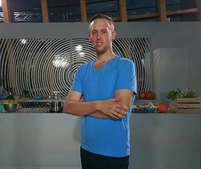 Facet w kuchni. Łukasz Majchrowski włada wałkiem lepiej niż niejedna gospodyni