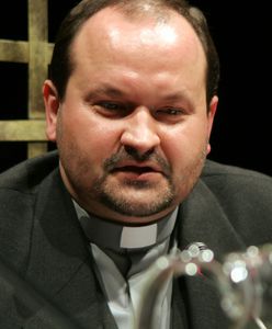 Ks. Krzysztof Niedałtowski o ochronie przed koronawirusem. Rozwiał wątpliwości