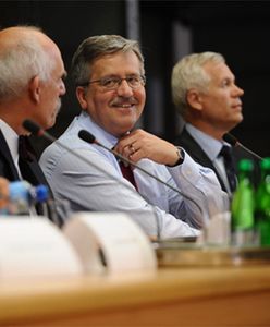 "Komorowski popełnia błąd - powinien wystąpić"