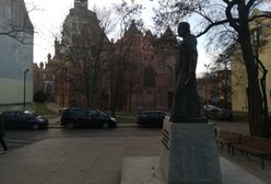 W Gdańsku w latach 90. nie burzono pomników. Ten ks. Jankowskiego może być pierwszy